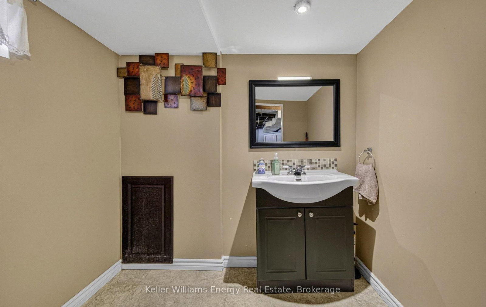 266 Division St, Oshawa, view 21