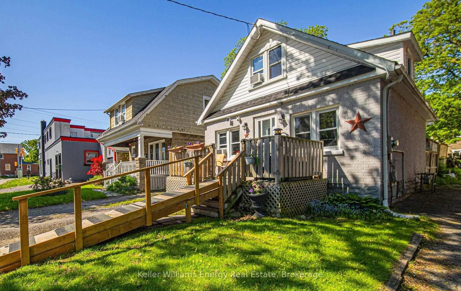 266 Division St, Oshawa, view 3