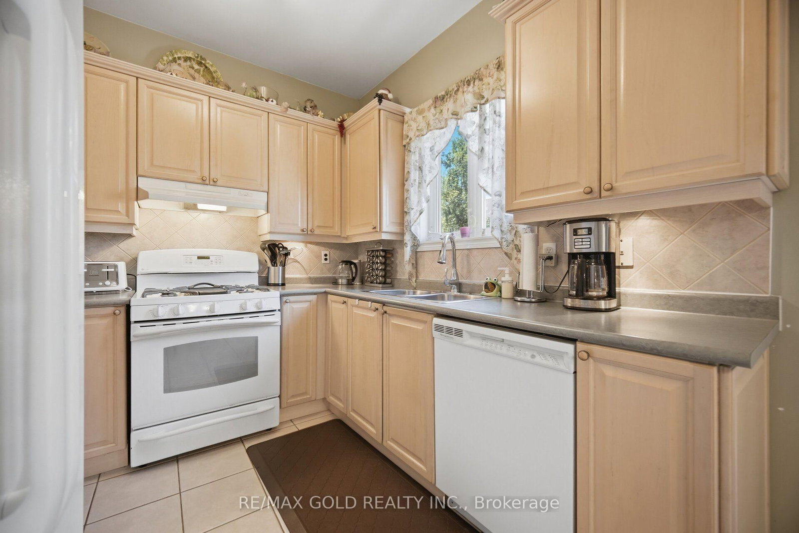 2 Sprucewood Crescent • Clarington, ON photo 13