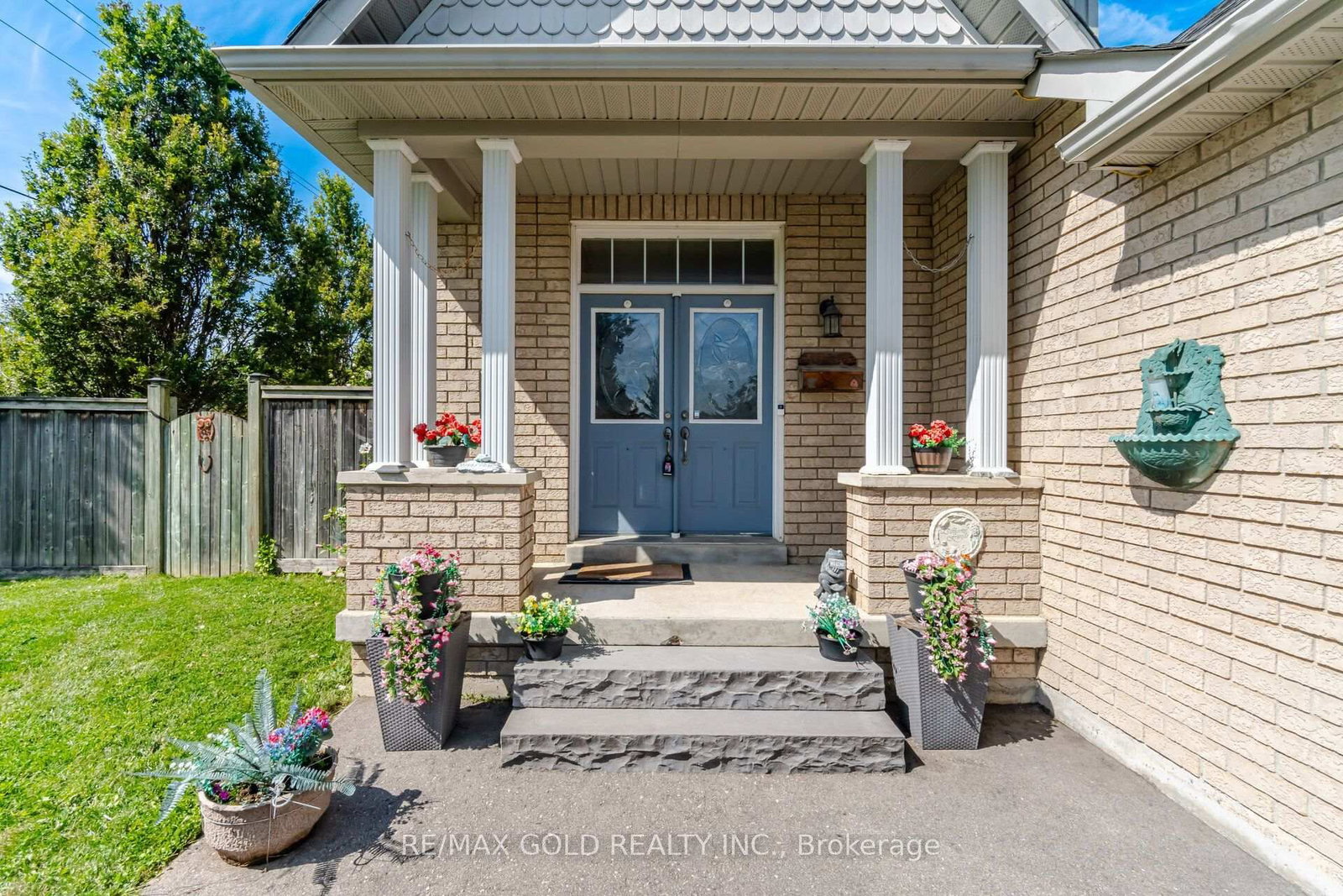 2 Sprucewood Crescent • Clarington, ON photo 4