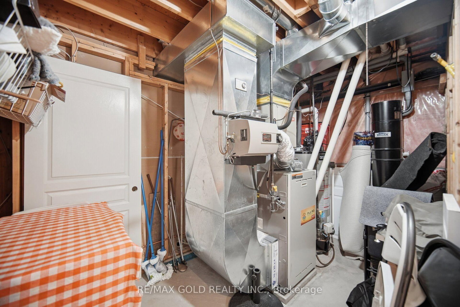 2 Sprucewood Crescent • Clarington, ON photo 44