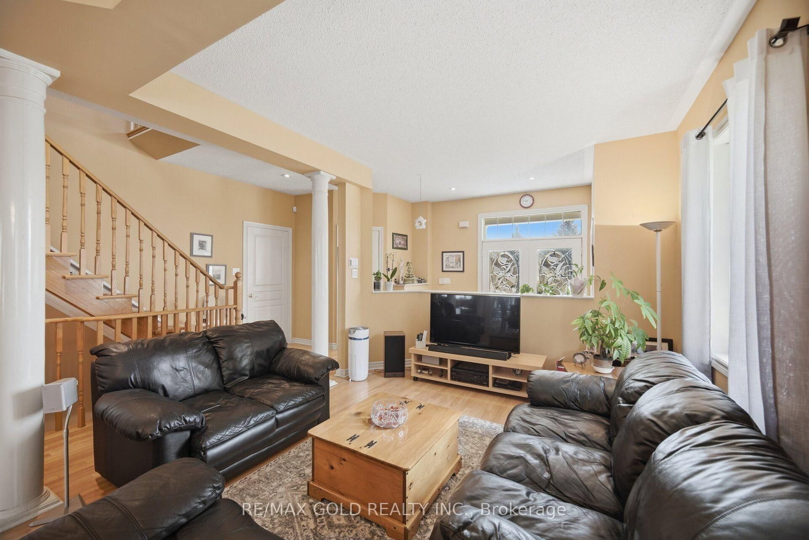 2 Sprucewood Crescent • Clarington, ON photo 8