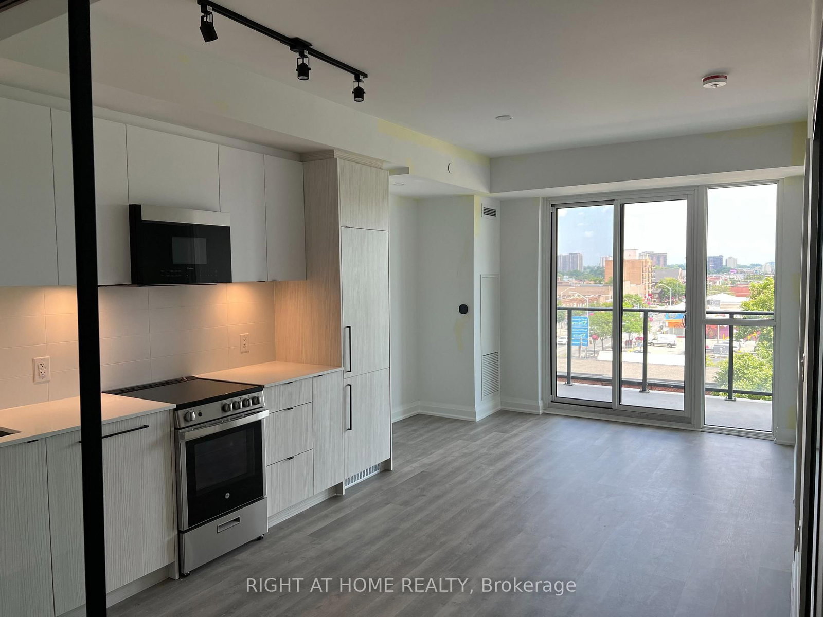 510 - 2369 Danforth Avenue, Toronto 4