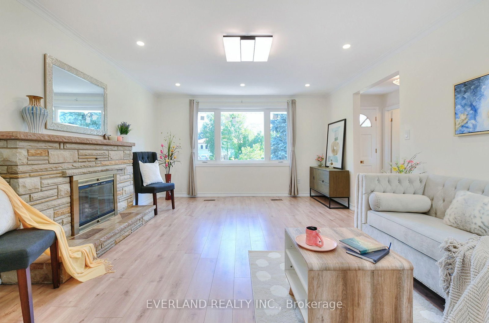 52 Fairglen Avenue • Toronto, ON photo 12