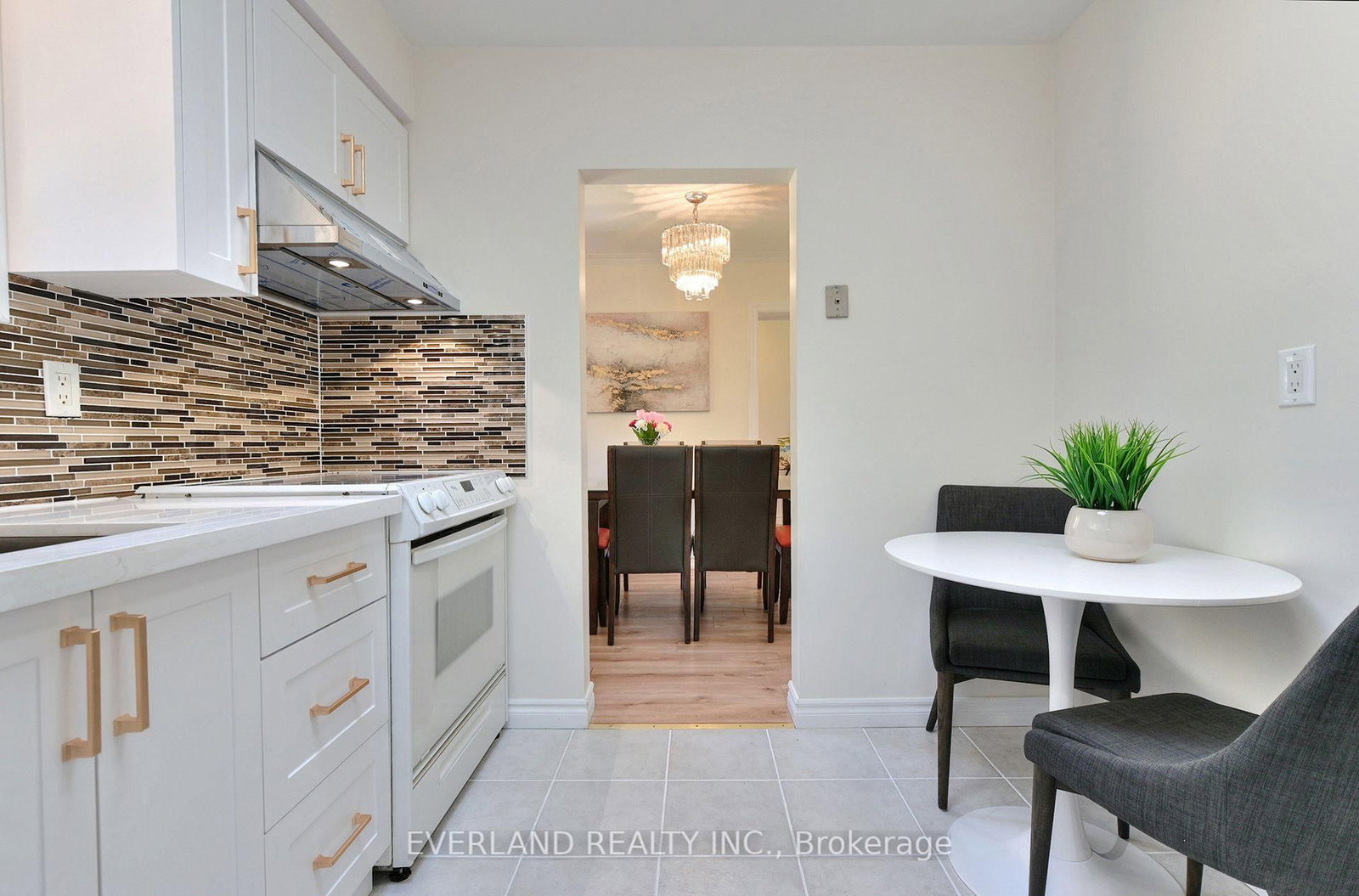 52 Fairglen Avenue • Toronto, ON photo 13