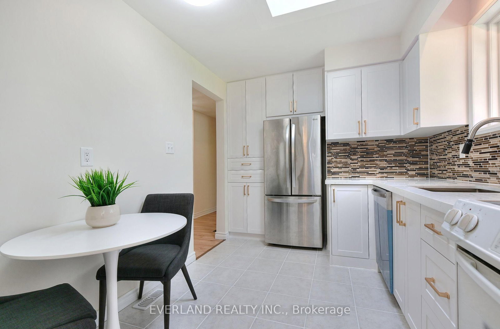 52 Fairglen Avenue • Toronto, ON photo 14