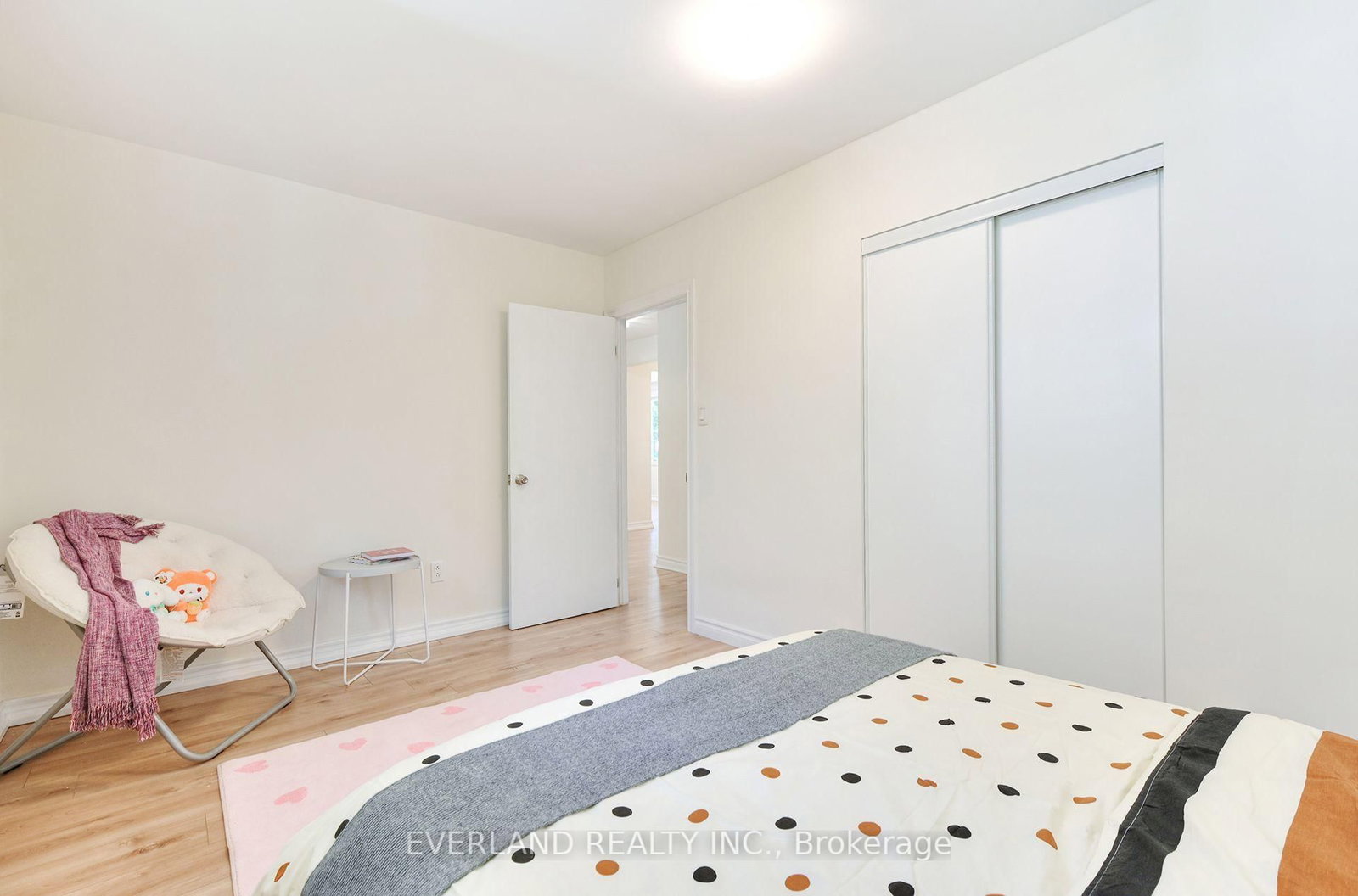 52 Fairglen Avenue • Toronto, ON photo 18