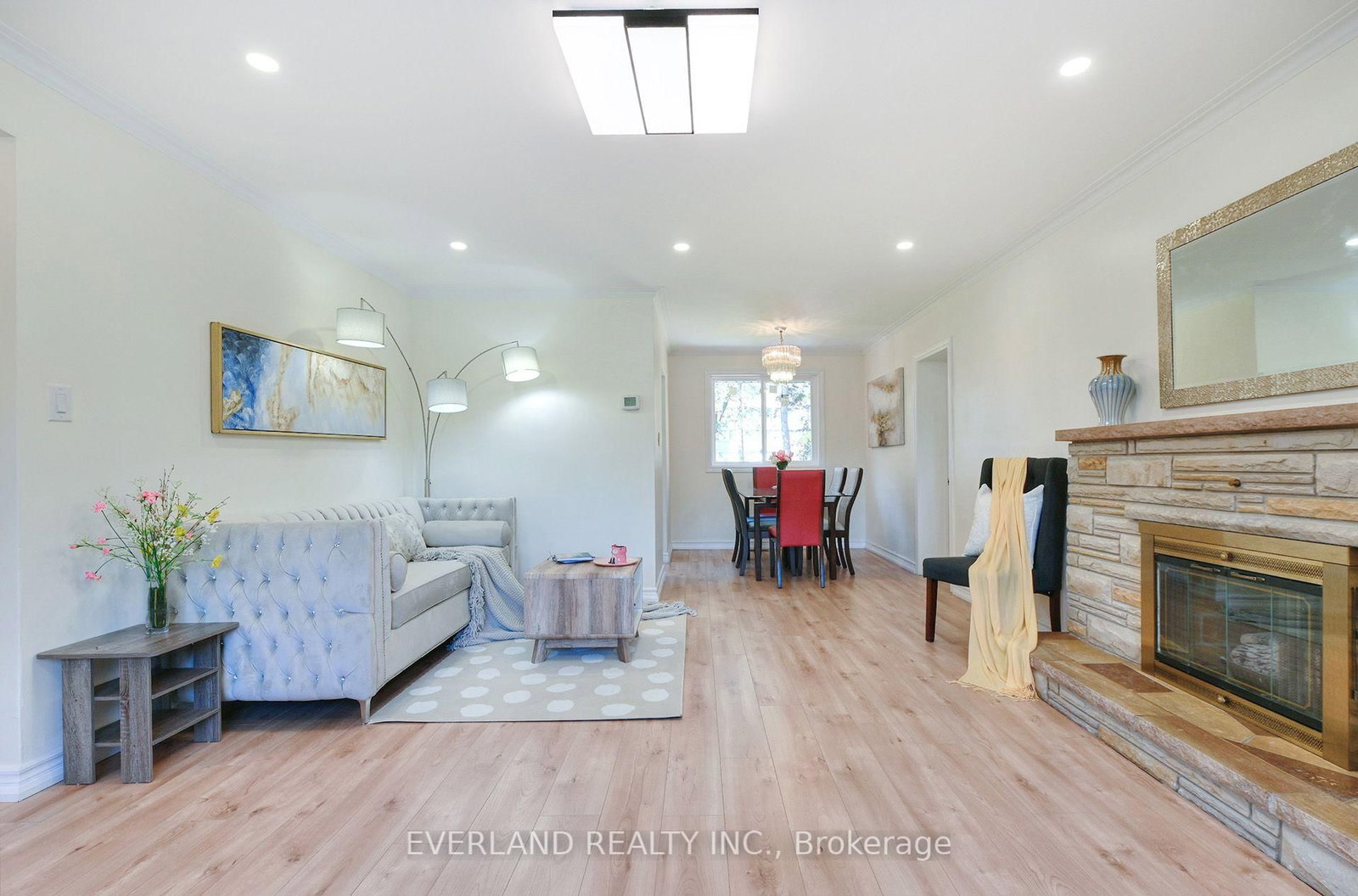 52 Fairglen Avenue • Toronto, ON photo 7