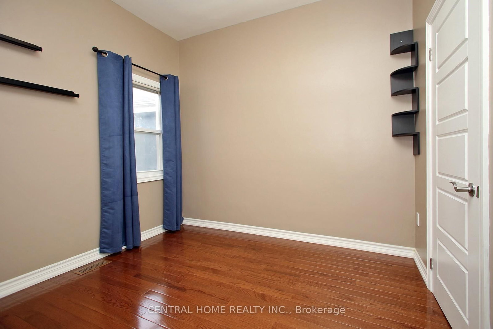 106 Carlaw Avenue • Toronto, ON photo 11