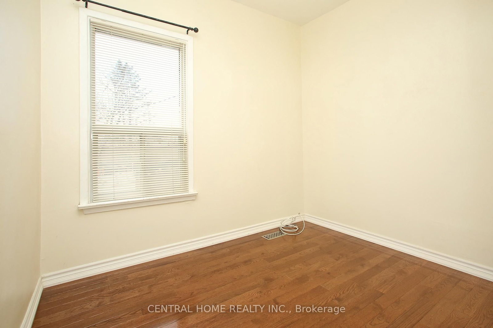 106 Carlaw Avenue • Toronto, ON photo 12