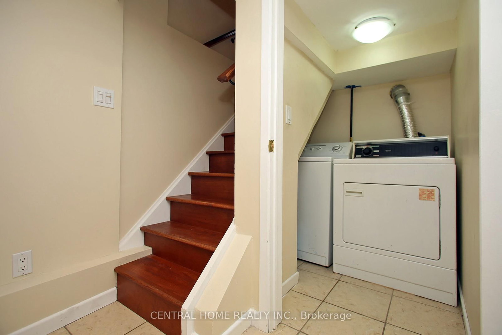 106 Carlaw Avenue • Toronto, ON photo 18
