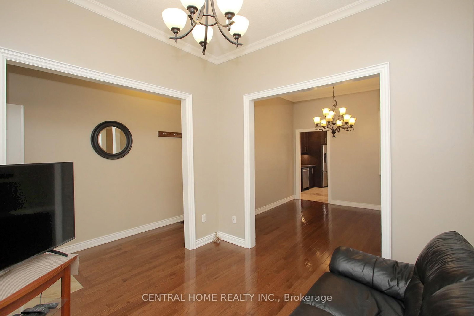 106 Carlaw Avenue • Toronto, ON photo 2