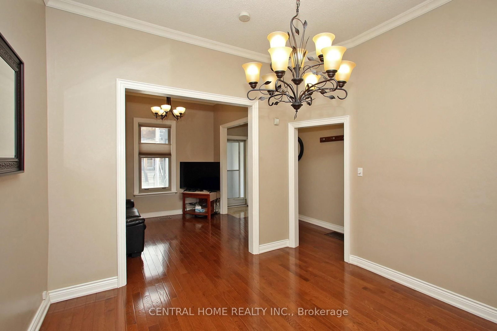 106 Carlaw Avenue • Toronto, ON photo 4