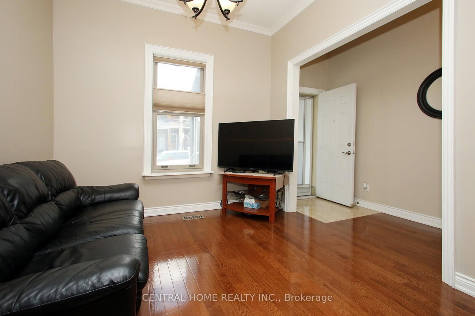 106 Carlaw Avenue • Toronto, ON photo 5