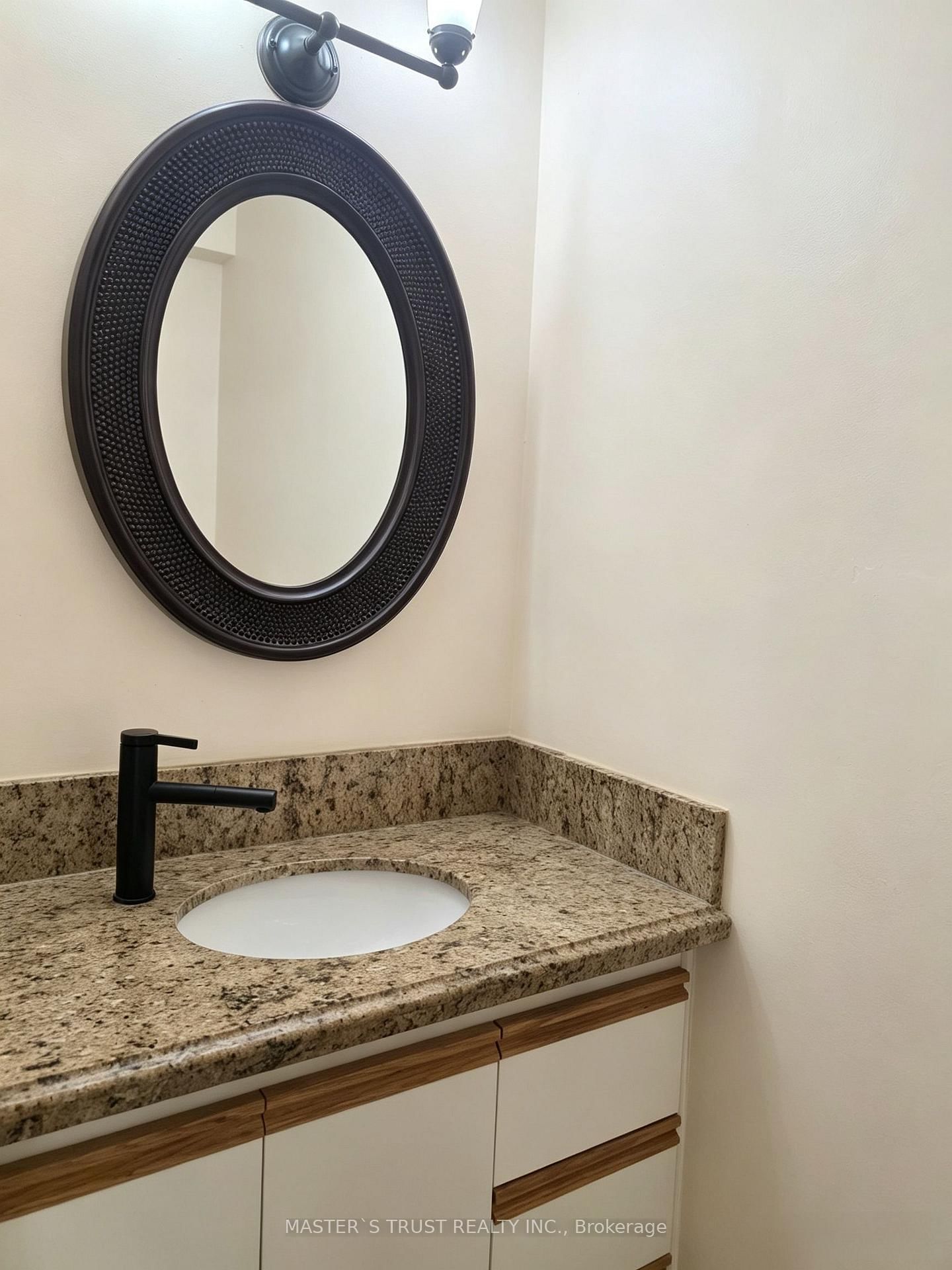 22 O'Halloran Crescent • Toronto, ON photo 10