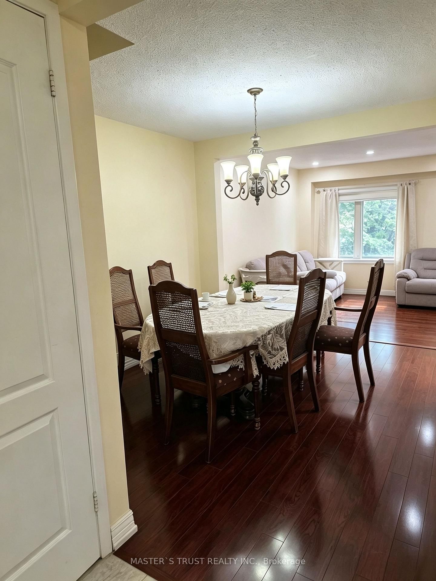 22 O'Halloran Crescent • Toronto, ON photo 4