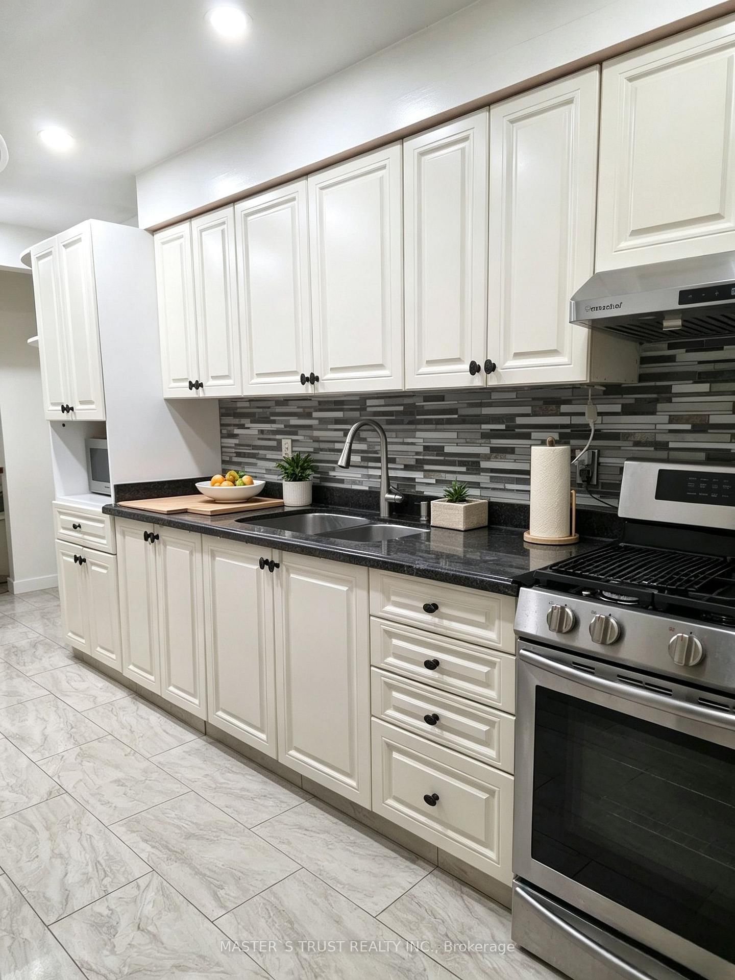 22 O'Halloran Crescent • Toronto, ON photo 5