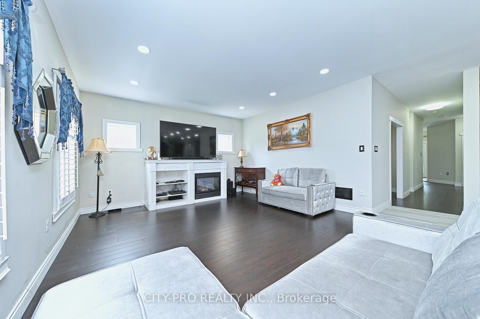 1178 Salmers Drive • Oshawa, ON photo 12