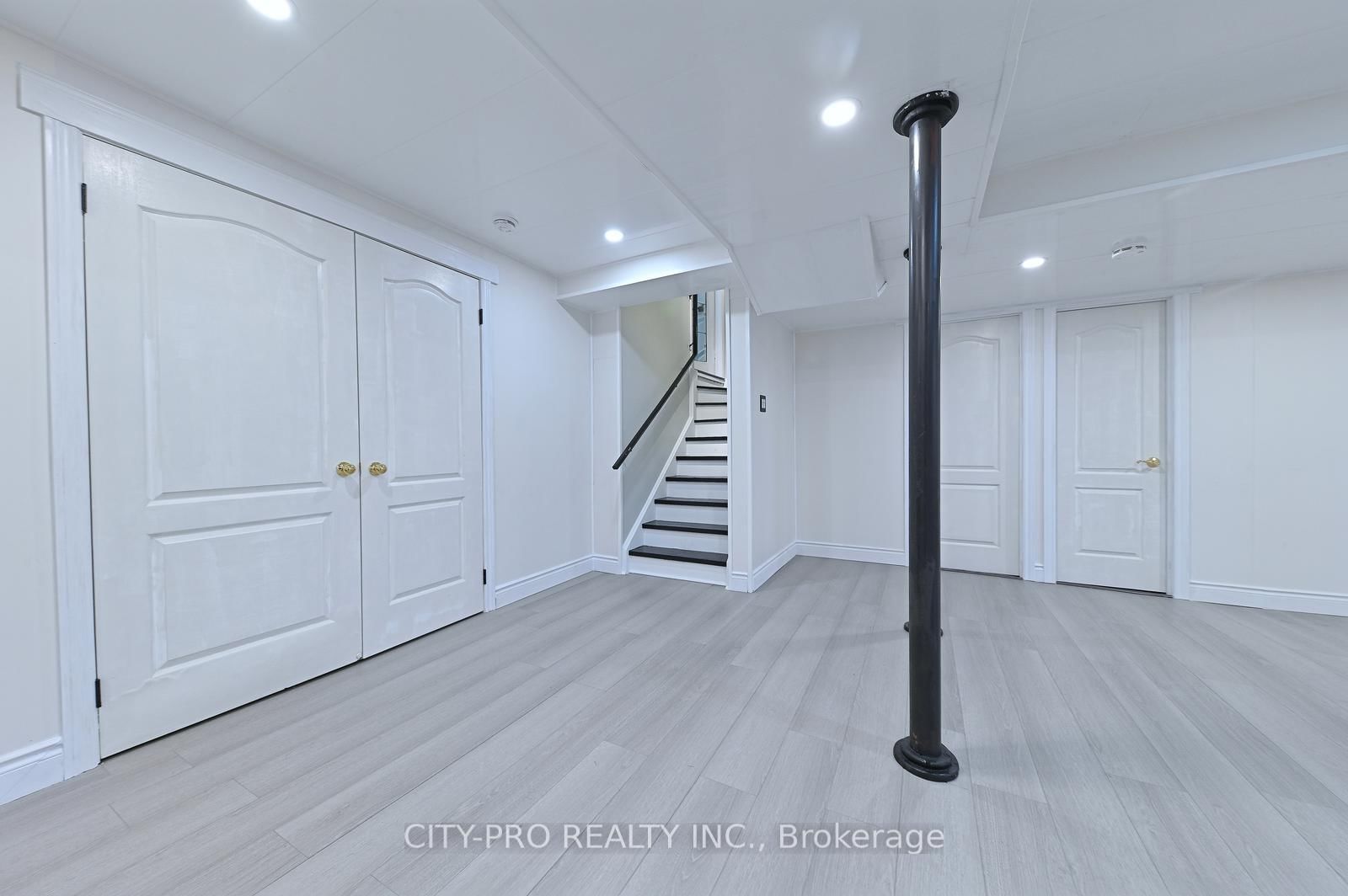 1178 Salmers Drive • Oshawa, ON photo 40