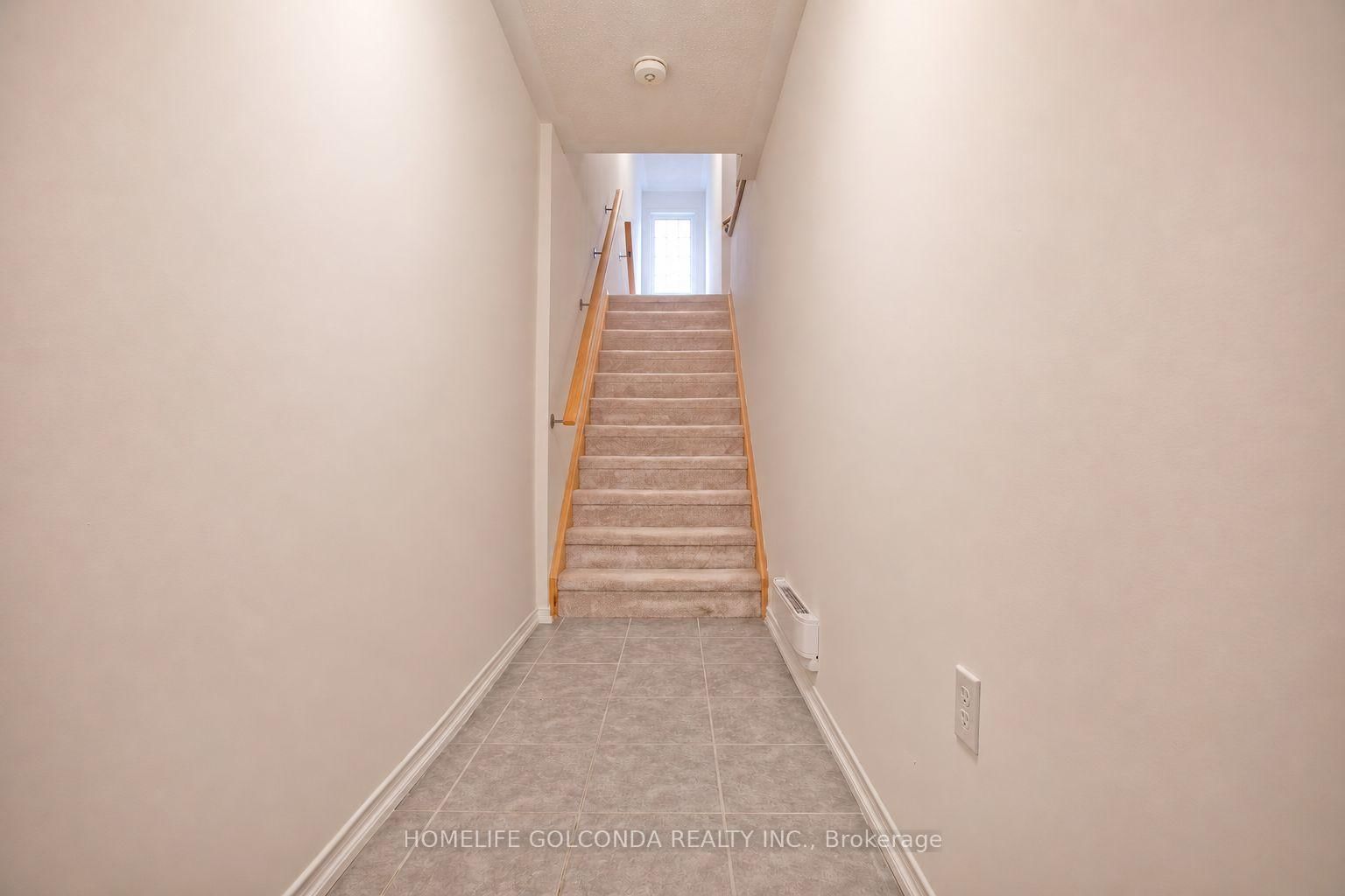 2706 Deputy Minister Path • Oshawa, ON photo 2