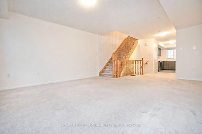 2706 Deputy Minister Path • Oshawa, ON photo 4