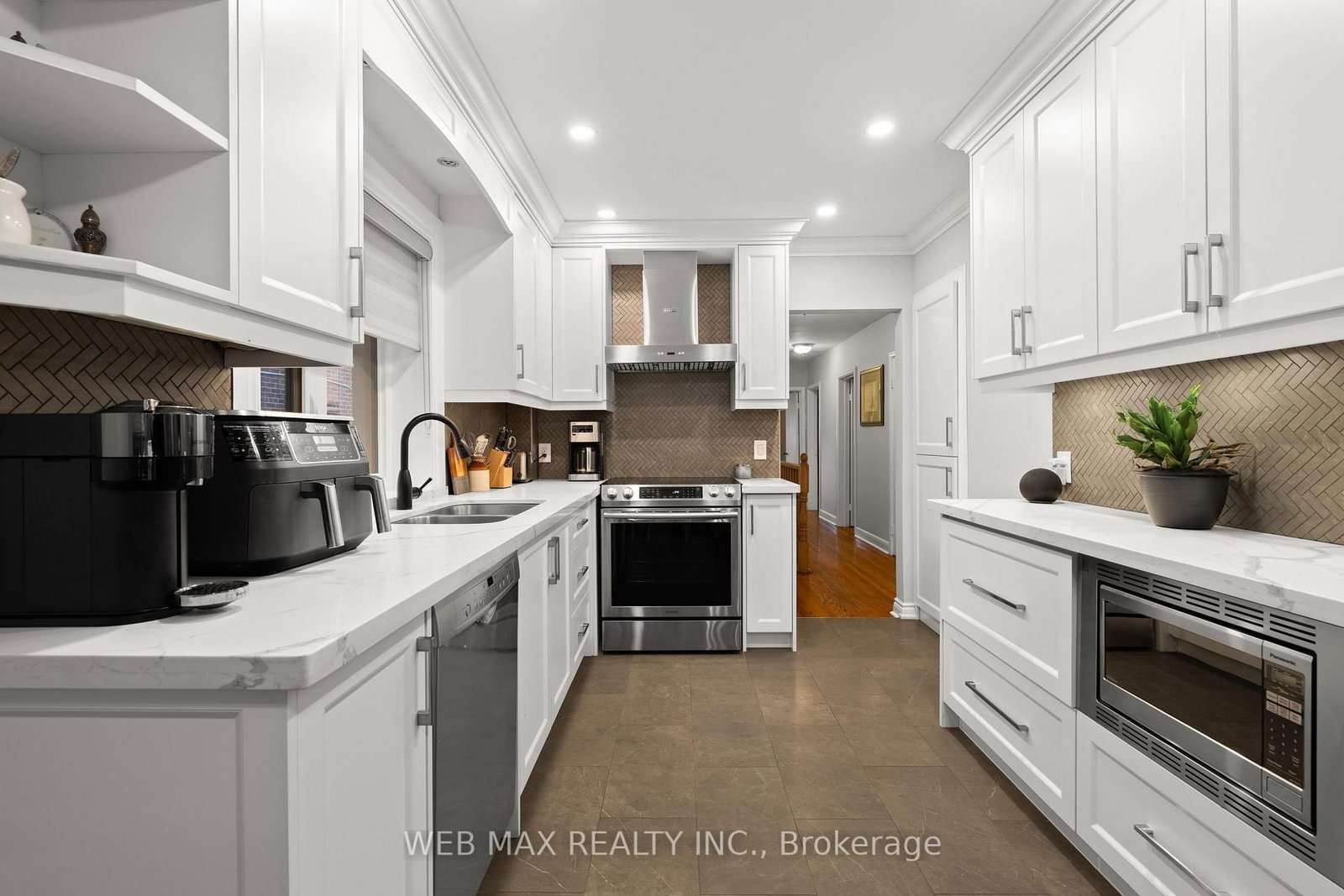 14 Howarth Avenue • Toronto, ON photo 10
