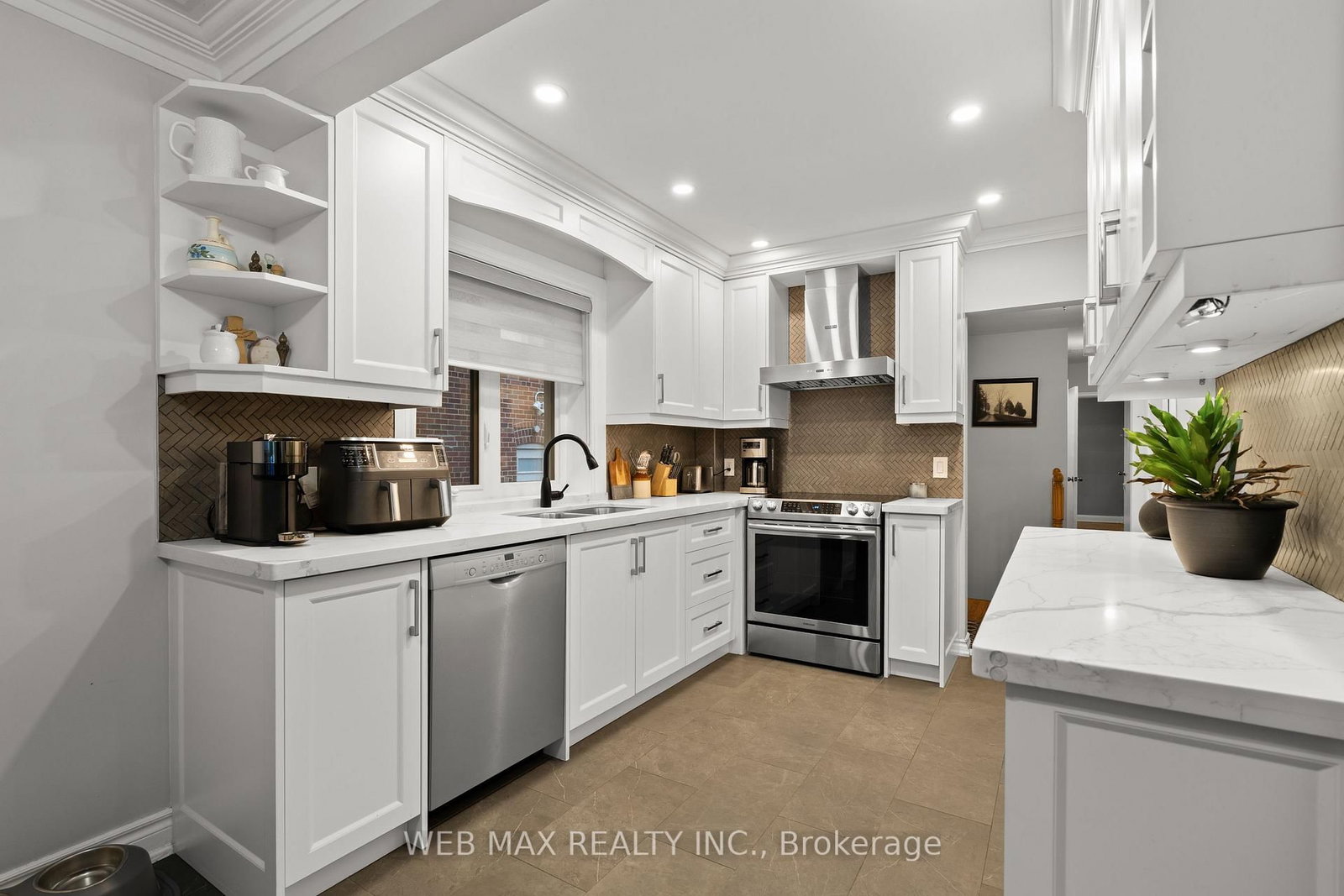 14 Howarth Avenue • Toronto, ON photo 12