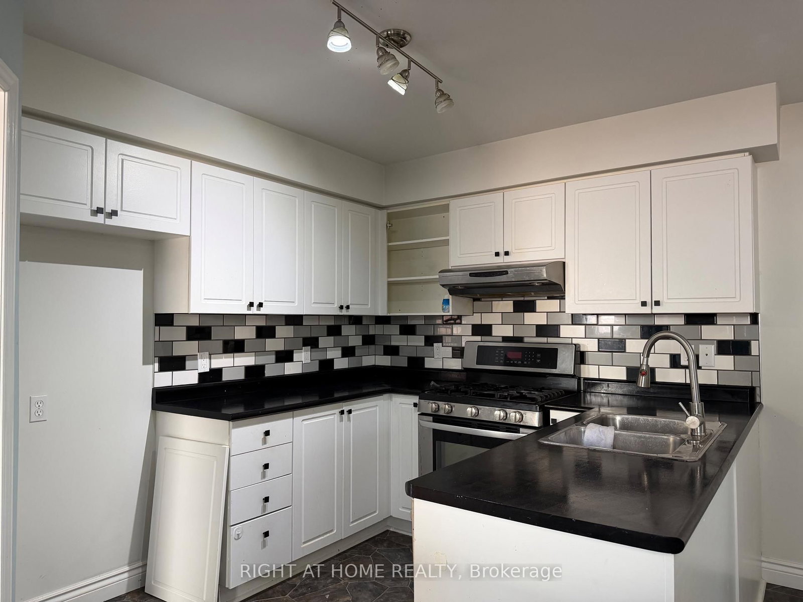 101 Kilgannon Avenue • Clarington, ON photo 13