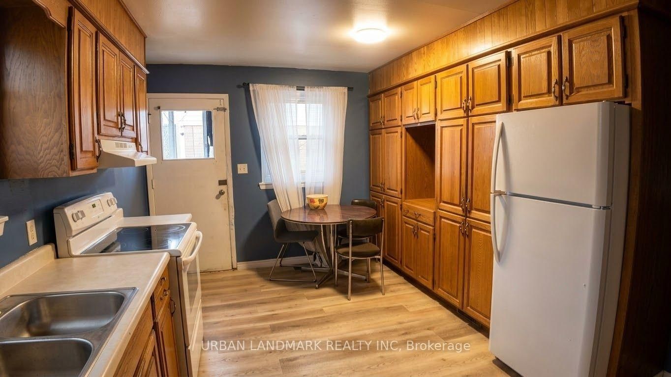 329 Durham Court • Oshawa, ON photo 3
