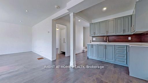 82 Ellington Drive, Toronto 5