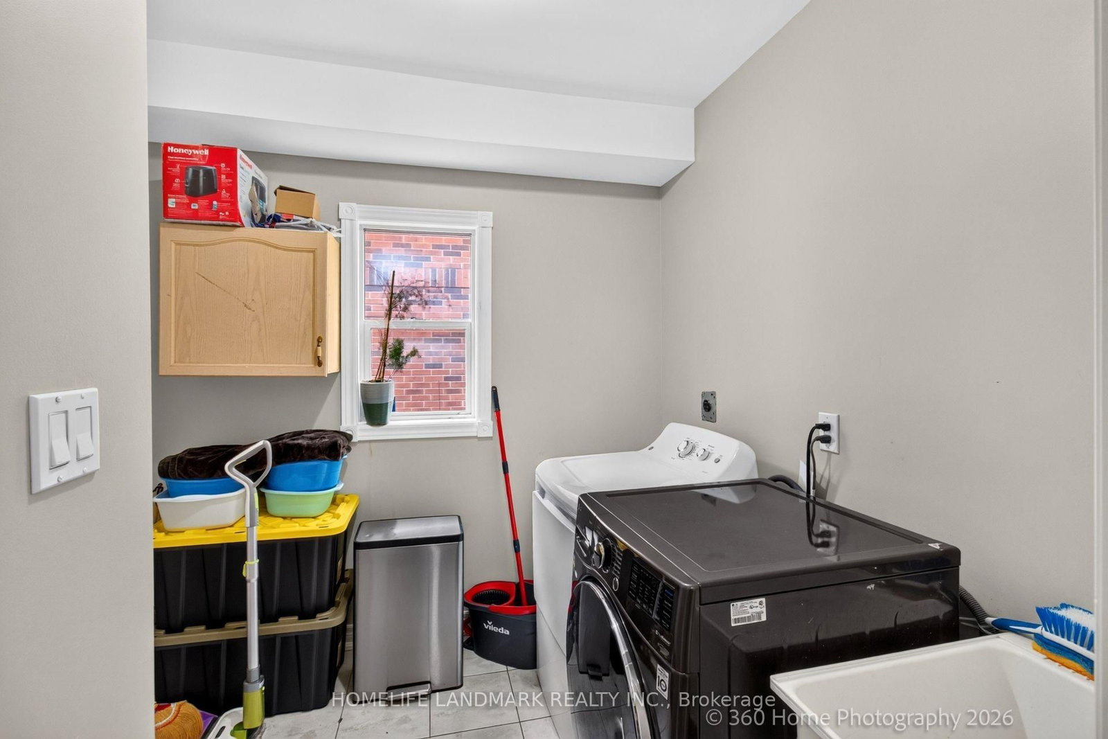 42 Blackfriar Avenue • Whitby, ON photo 18