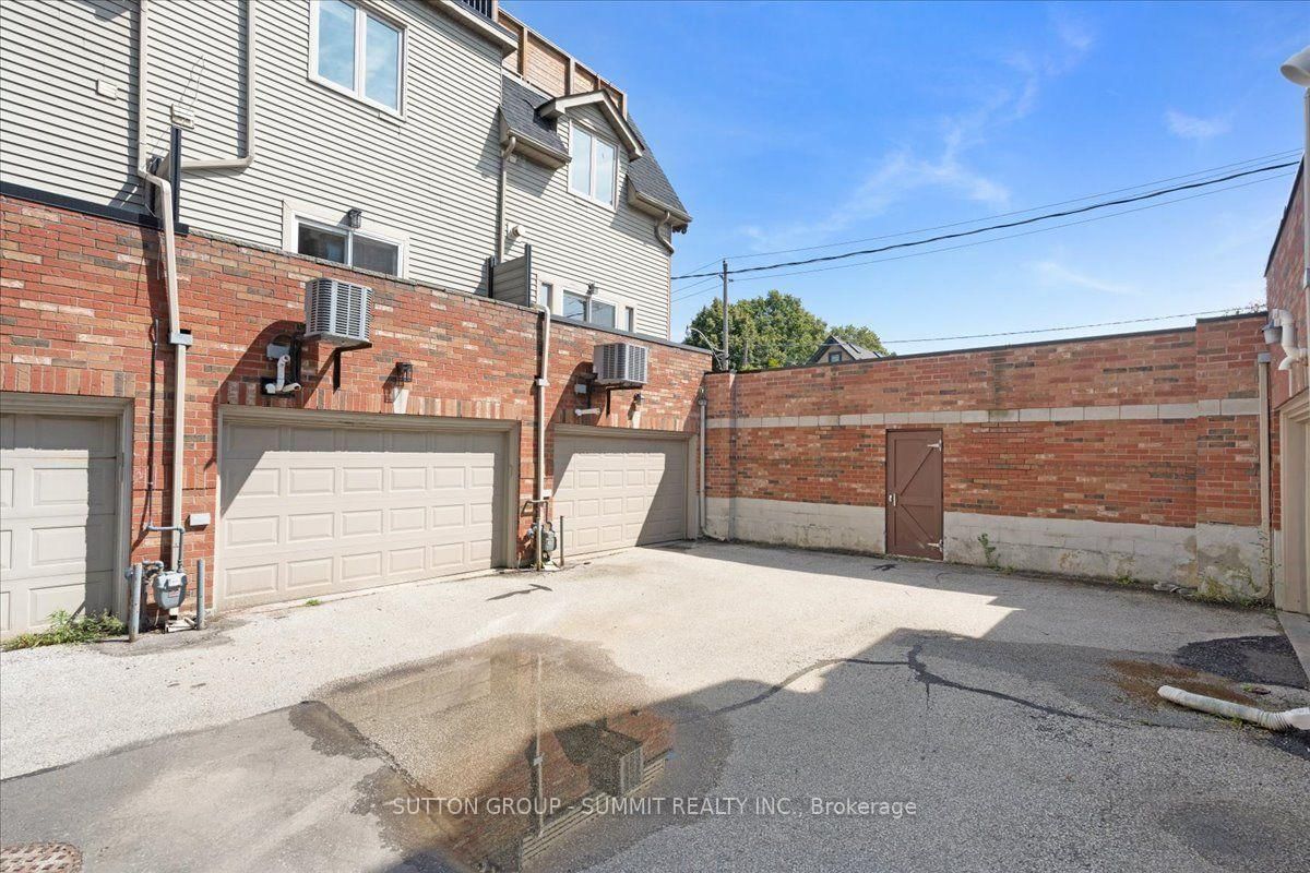 2 Cam Fella Lane • Toronto, ON photo 35