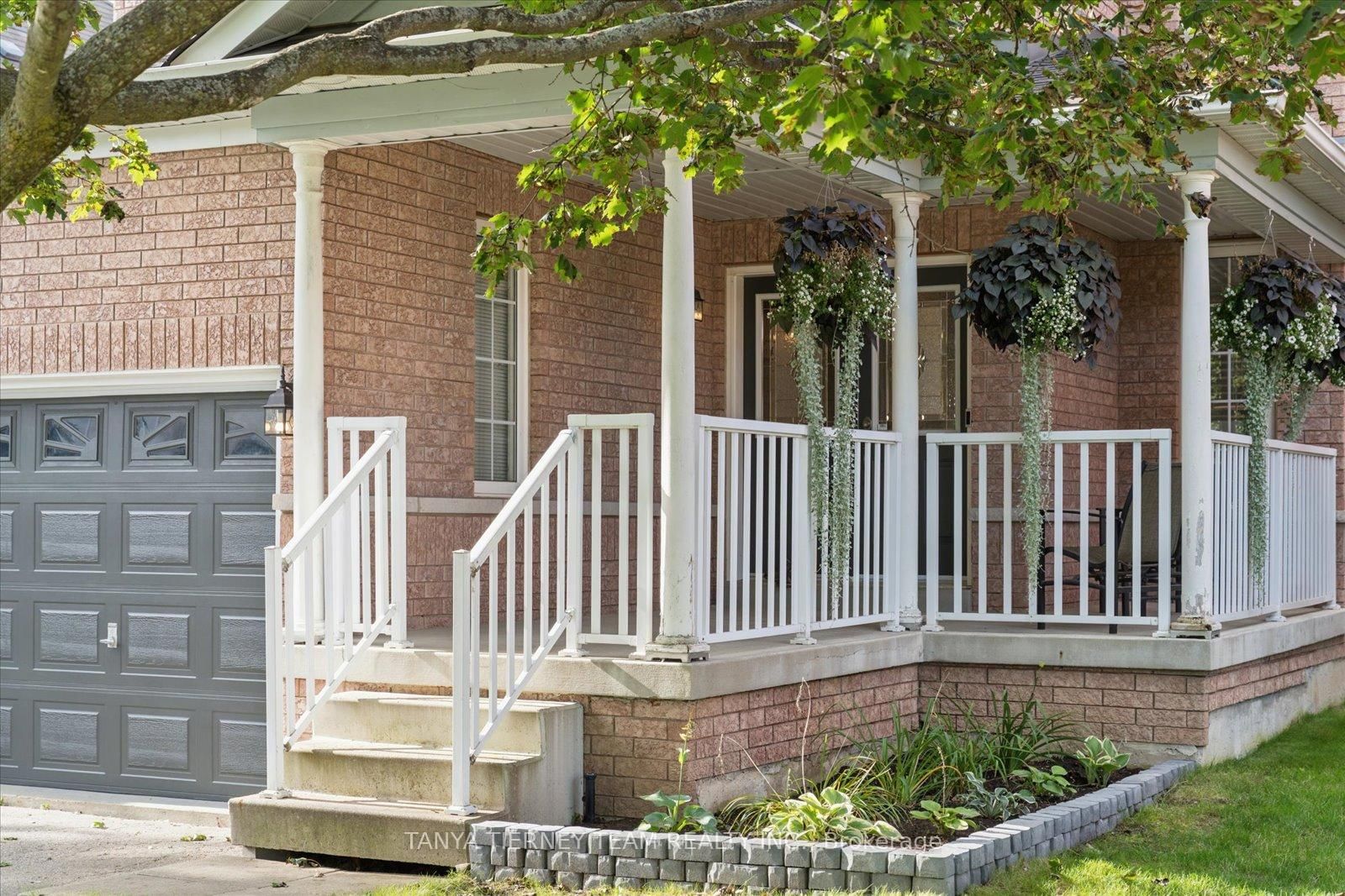 16 Corianne Avenue • Whitby, ON photo 3