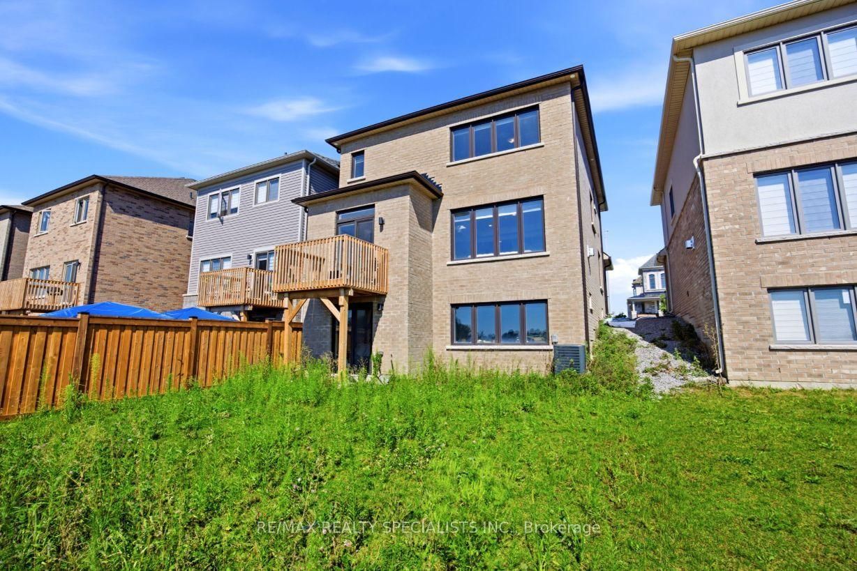 27 Salmon Crescent • Clarington, ON photo 32