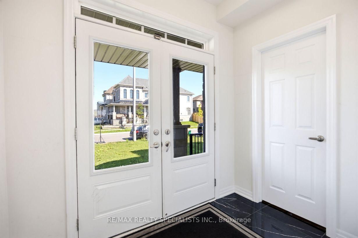 27 Salmon Crescent • Clarington, ON photo 4