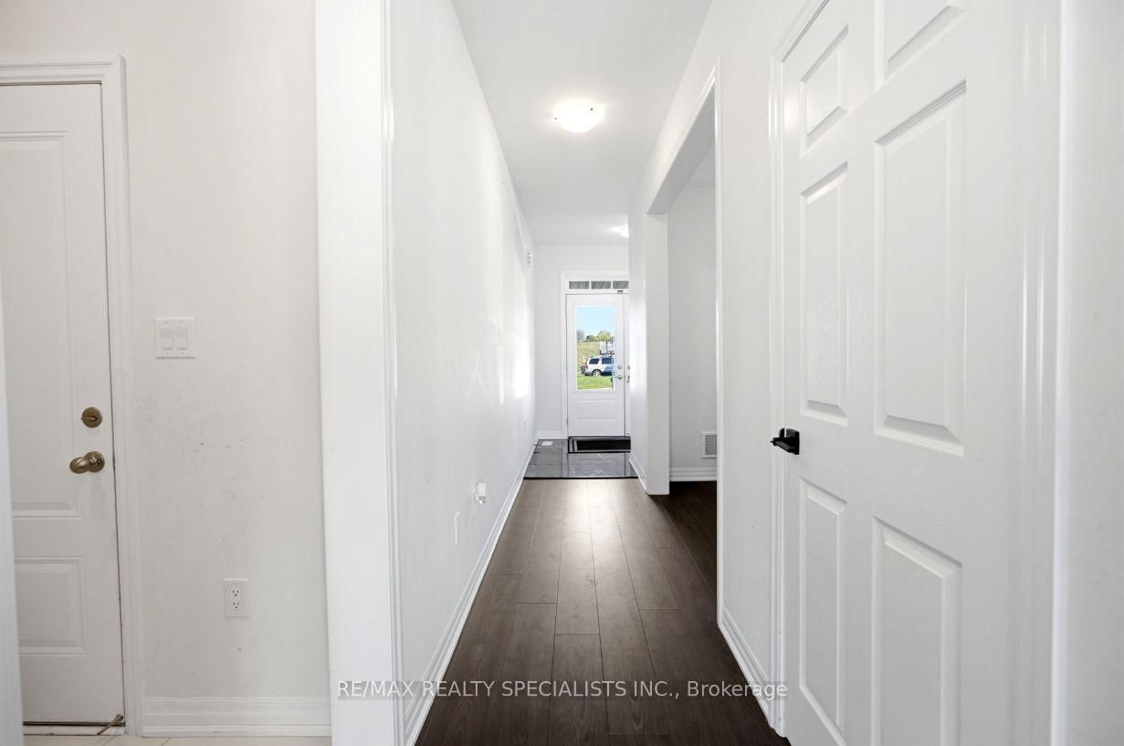 27 Salmon Crescent • Clarington, ON photo 6