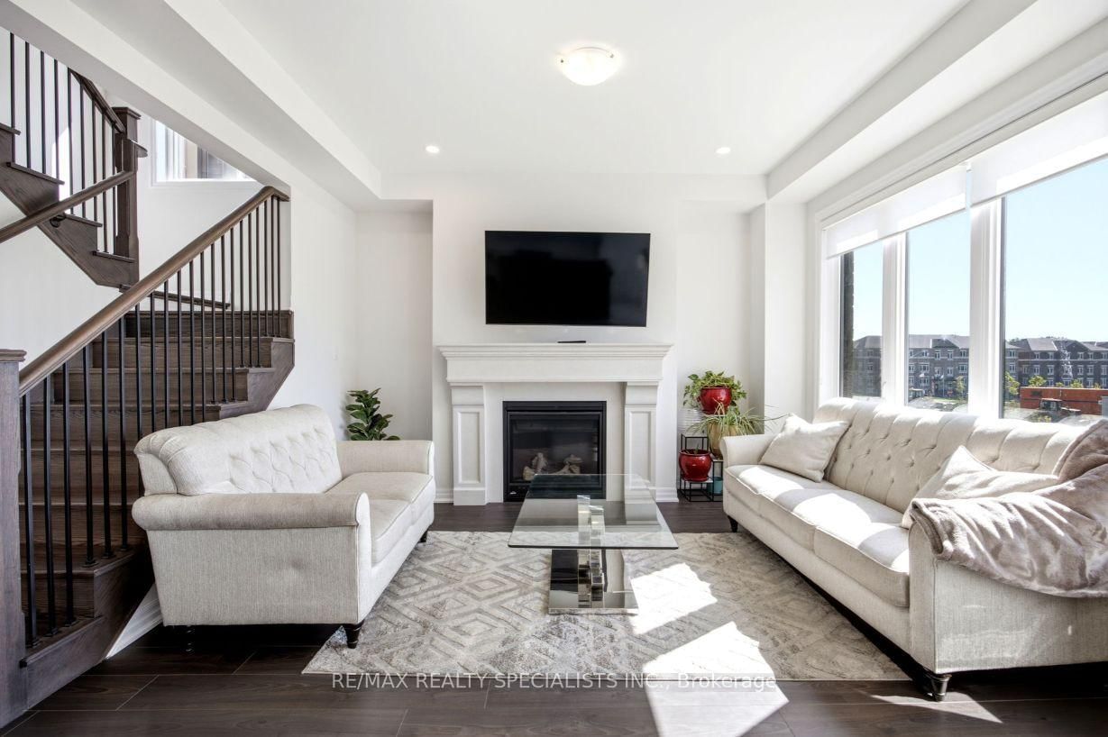 27 Salmon Crescent • Clarington, ON photo 9