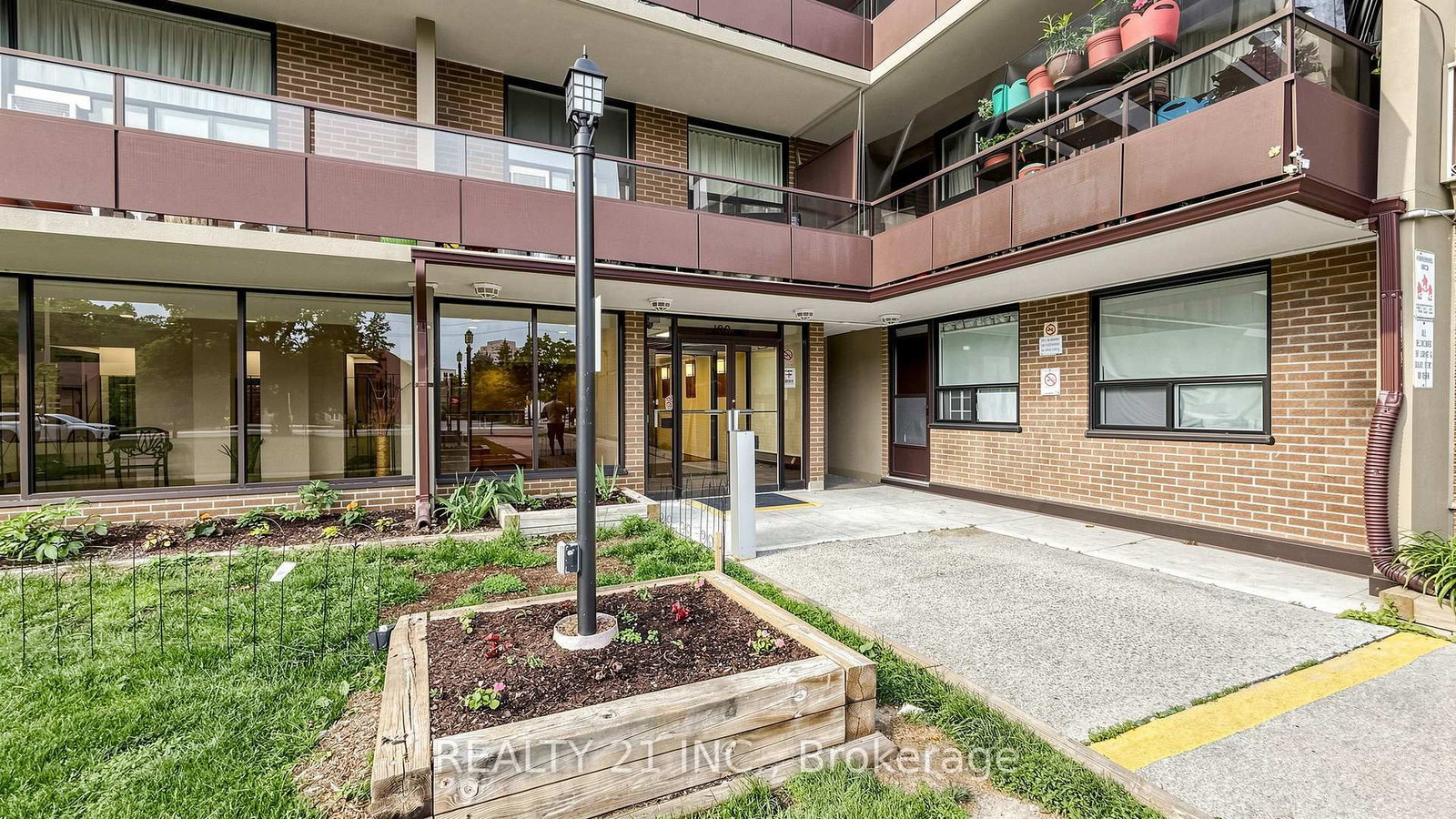180 Markham Road • #819 • Toronto, ON photo 9