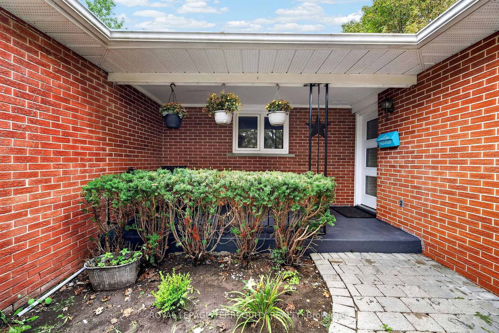 134 Switzer Drive • Oshawa, ON photo 4