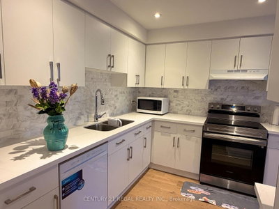 8 Chamberlain Court • Ajax, ON photo 8