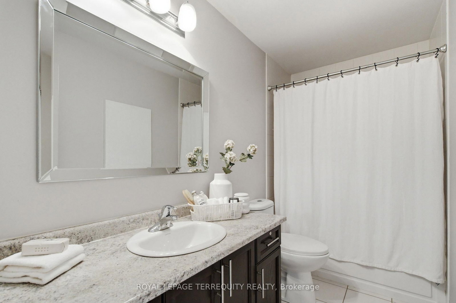 52 Artania Street • Oshawa, ON photo 20