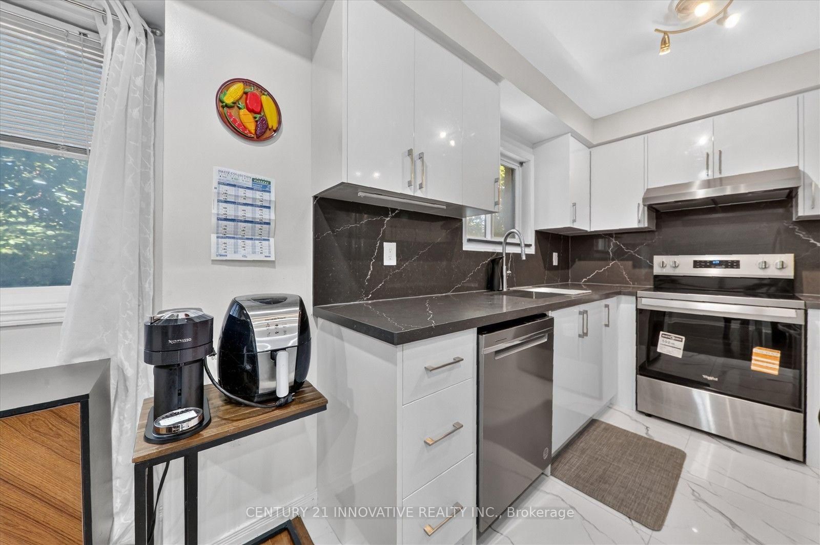 28 Eli Shackleton Court • Toronto, ON photo 16