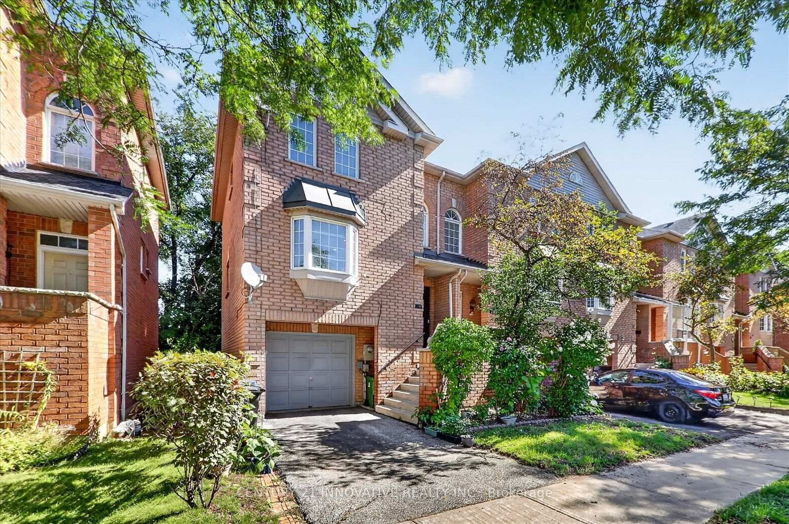 28 Eli Shackleton Court • Toronto, ON photo 4