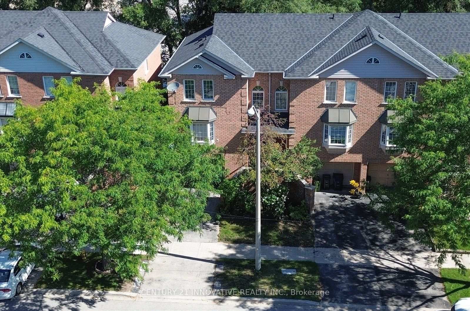 28 Eli Shackleton Court • Toronto, ON photo 6