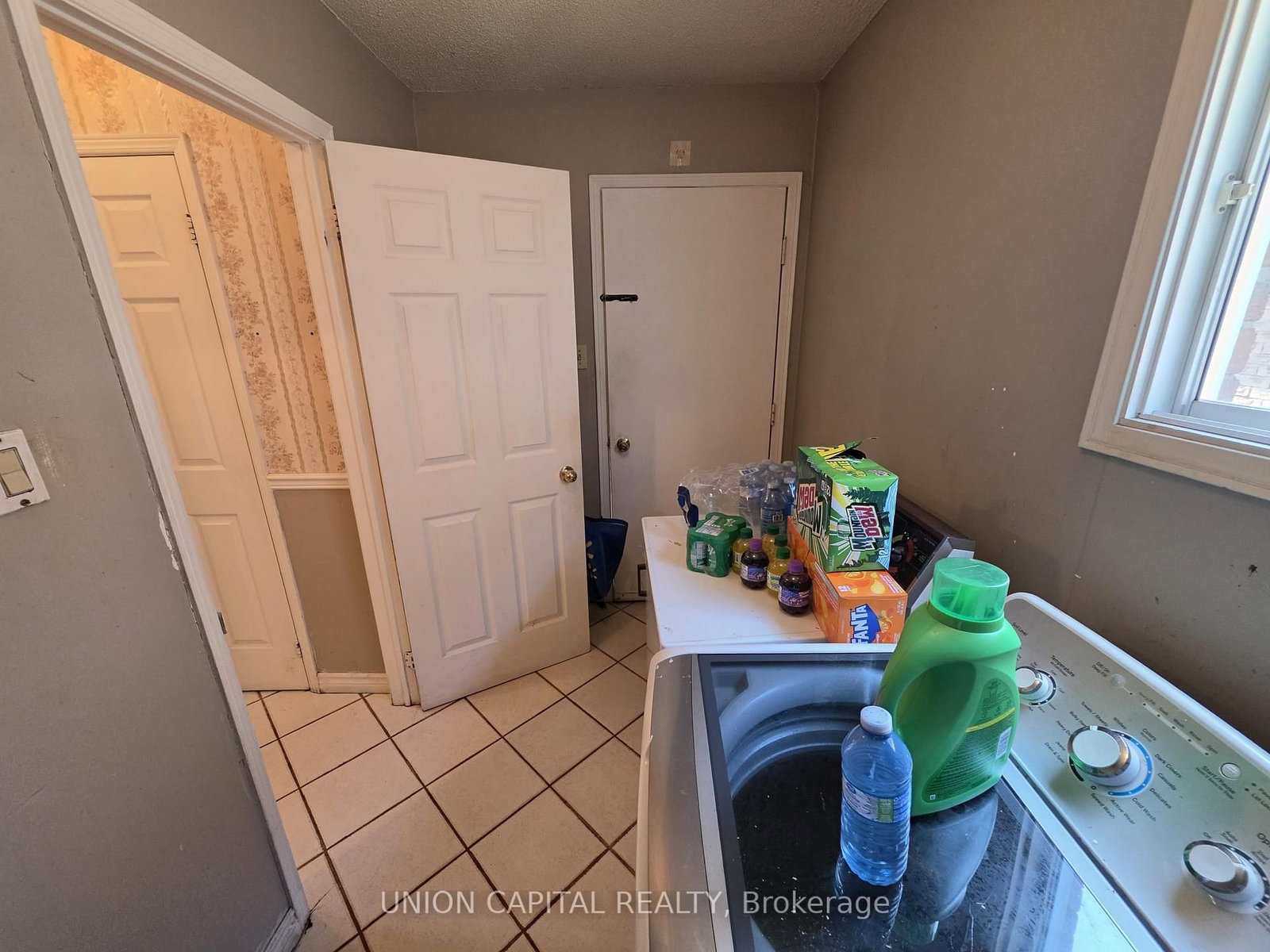 2363 Strathmore Crescent • Pickering, ON photo 12