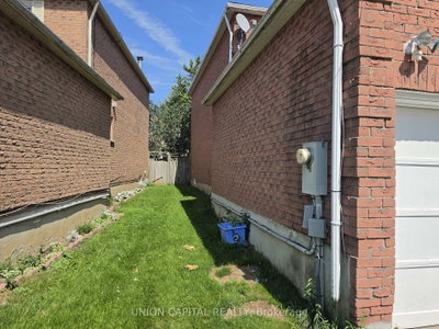2363 Strathmore Crescent • Pickering, ON photo 4