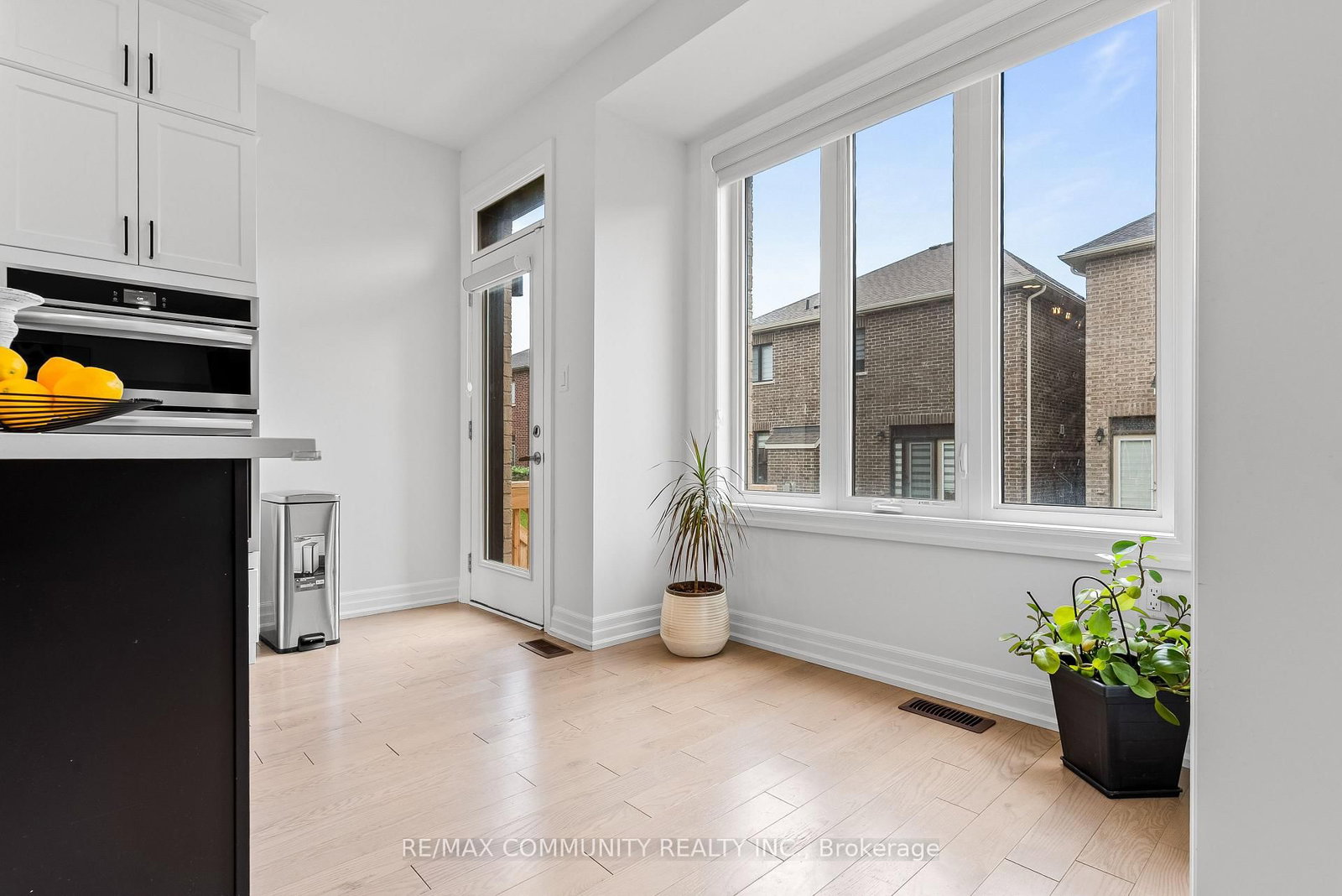 2879 Foxden Square • Pickering, ON photo 12