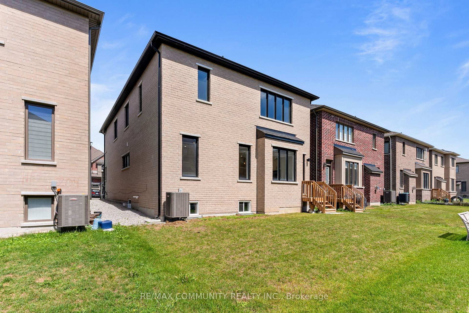 2879 Foxden Square • Pickering, ON photo 27