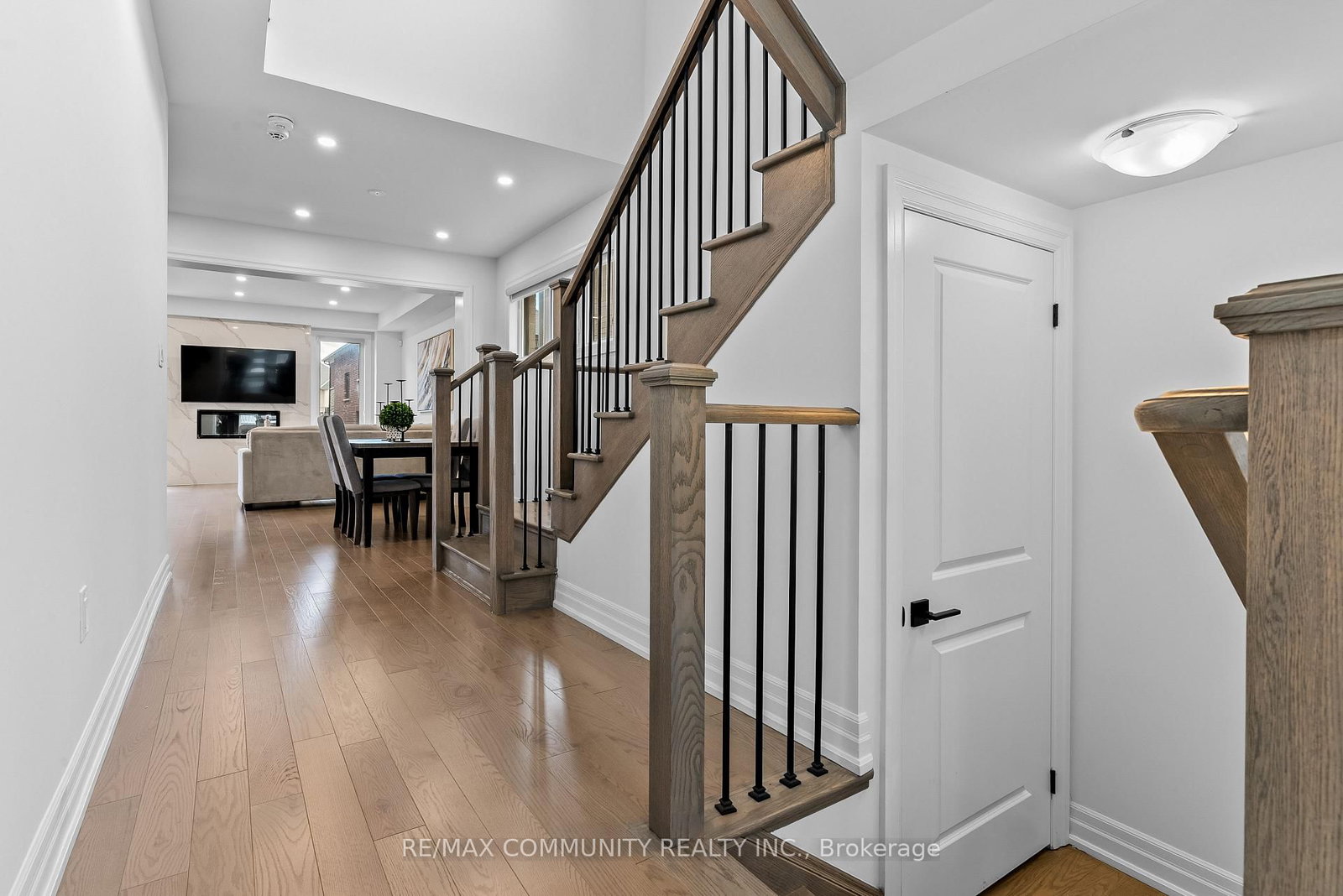 2879 Foxden Square • Pickering, ON photo 5