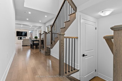 2879 Foxden Square • Pickering, ON photo 5